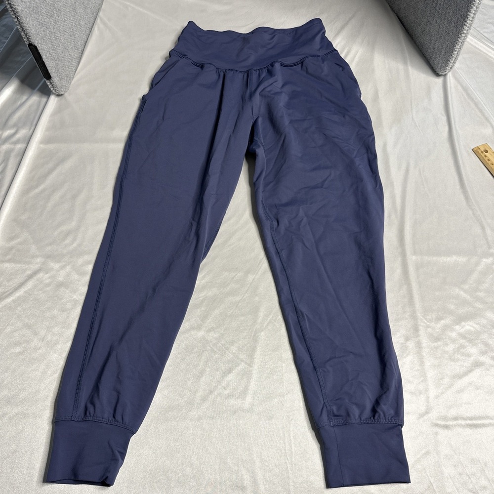 Under Armour Women's Purple Leggings Fitted with Pockets Size Small